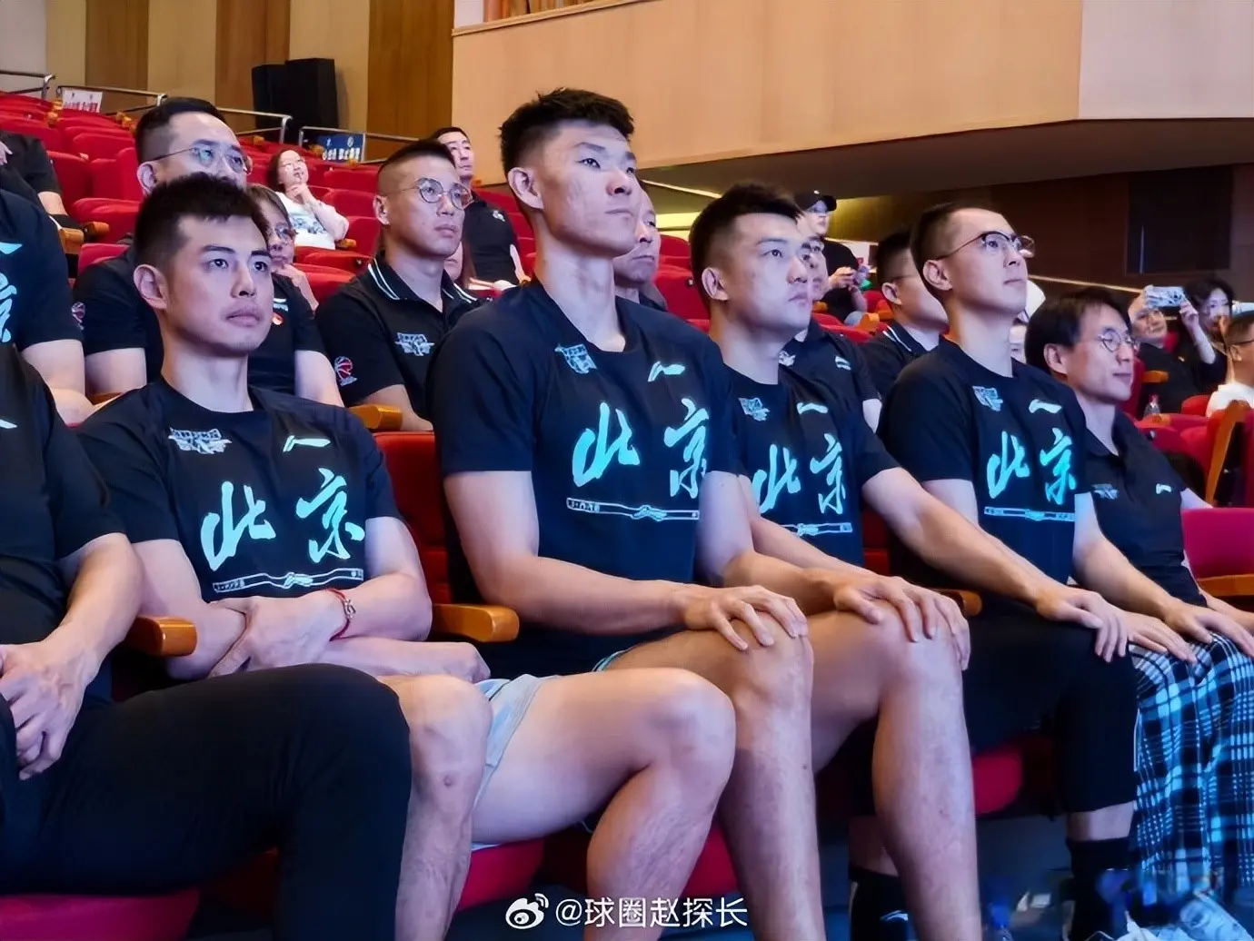 amp, alt, 聚精会神看